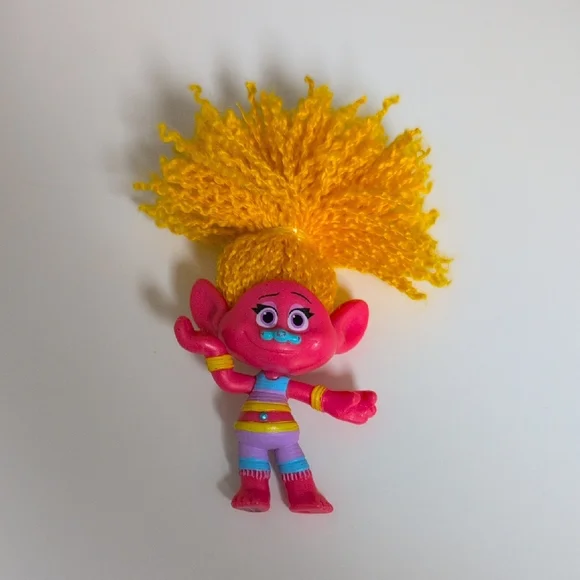 🩵3/$20🩵 DreamWorks Trolls DJ Suki Collectible Mini Figure - Picture 1 of 3